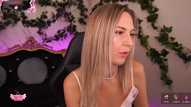 LovelyMollyy online show from October 21, 9:30 pm