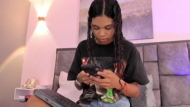 GysellHanson online show from November 18, 11:33 am