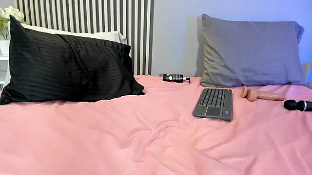 GysellHanson online show from March 7, 12:45 pm