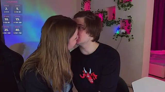 RobertAndLinela online show from June 28, 1:18 pm