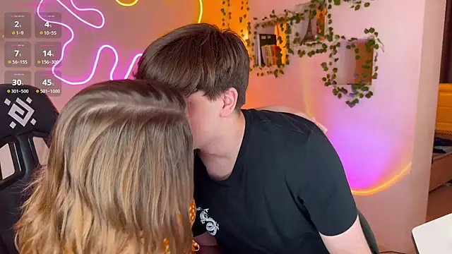 RobertAndLinela online show from September 26, 3:37 am