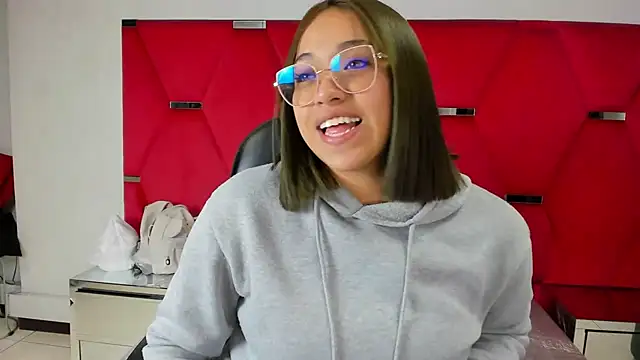 IsabellRodriguez18 online show from January 18, 8:43 am