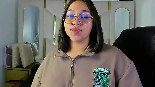 IsabellRodriguez18 online show from February 4, 8:06 am