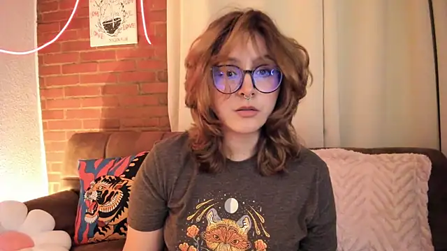 Hazelbrownn2000 online show from October 17, 11:19 pm