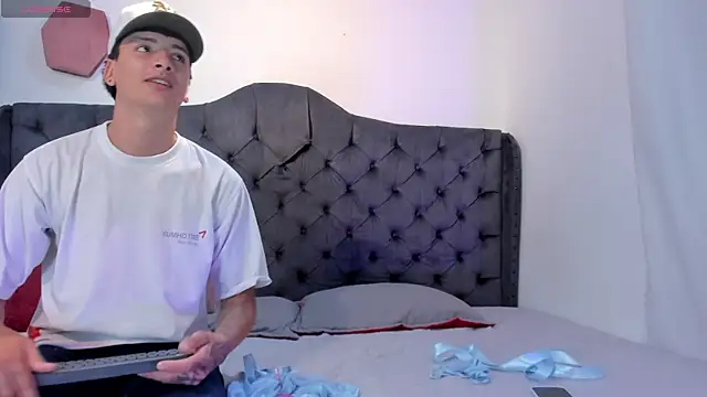 two milkyway online show from April 21, 1:40 pm