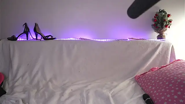 Magnetic Amy online show from December 14, 9:59 am