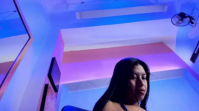 Chloe Martini online show from June 12, 3:25 am
