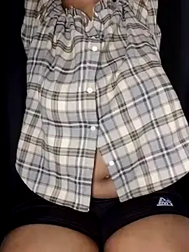 Queen-BEEE online show from January 6, 5:49 pm