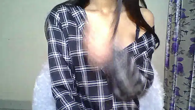 Naughty Nayra online show from January 7, 3:15 pm