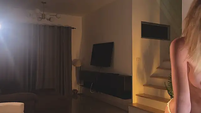 alittlestarrr online show from April 13, 7:14 pm