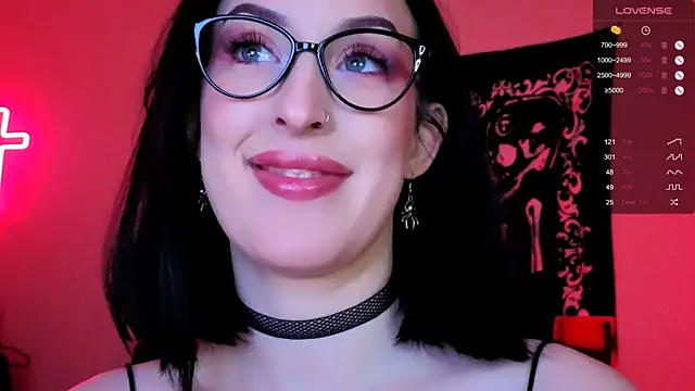 Snapshot of Miss_Alice__ chatting on October 18, 12:36 am Miss Alice online show from October 18, 12:36 am