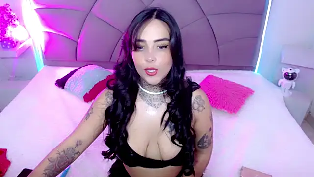 Carolaine01 online show from November 6, 8:37 pm