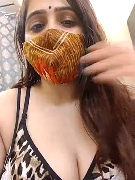 shreya1765 online show from December 16, 3:45 am