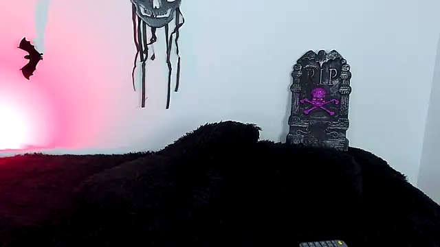 Laurensmith9 online show from October 20, 8:45 pm