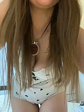 mewKate online show from May 5, 8:12 pm