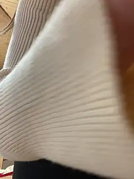 mewKate online show from April 28, 5:28 pm