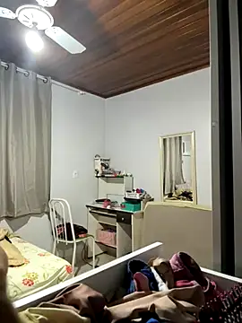 Snapshot of LuizaDiaz chatting on October 8, 9:41 pm LuizaDiaz online show from October 8, 9:41 pm