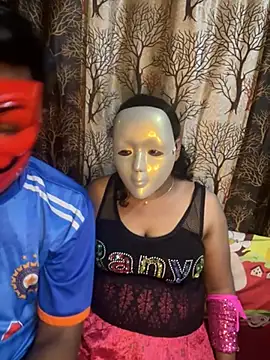 couple fan online show from July 31, 8:10 pm