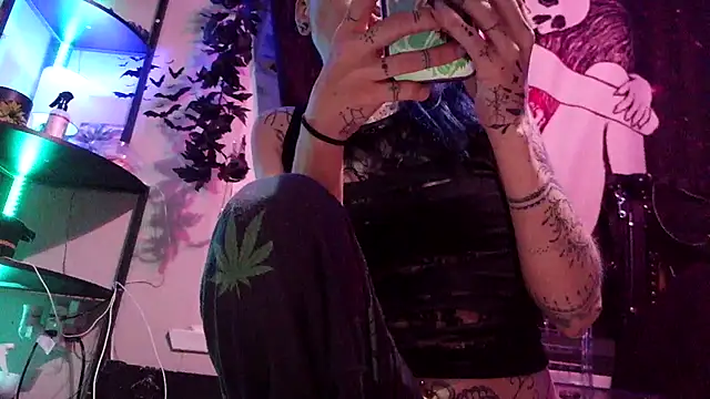 trashbrat online show from October 9, 2:05 am