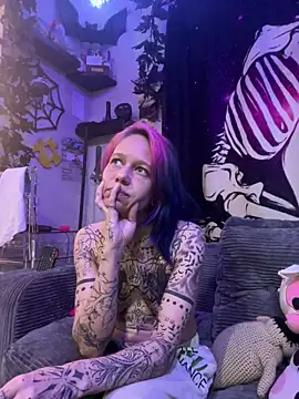 trashbrat online show from April 28, 2:27 am