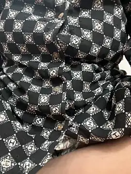 Snapshot of Red-Magic-25 chatting on October 3, 11:48 am Red-Magic-25 online show from October 3, 11:48 am