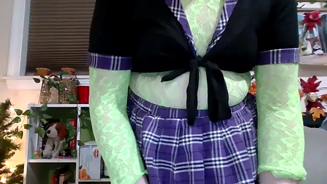 AverageRose online show from February 6, 7:01 am