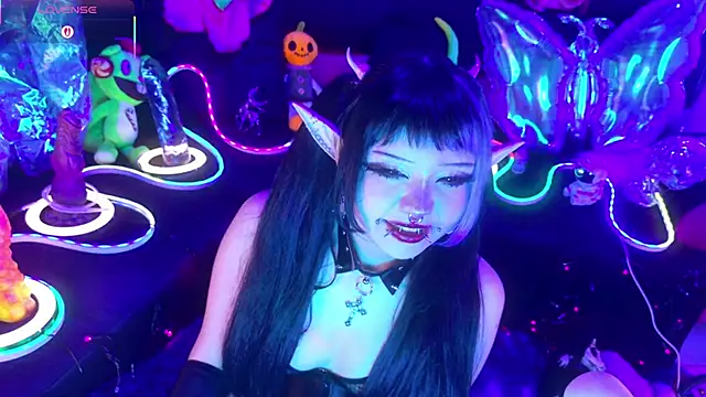 LaytonBox online show from March 21, 2:11 pm