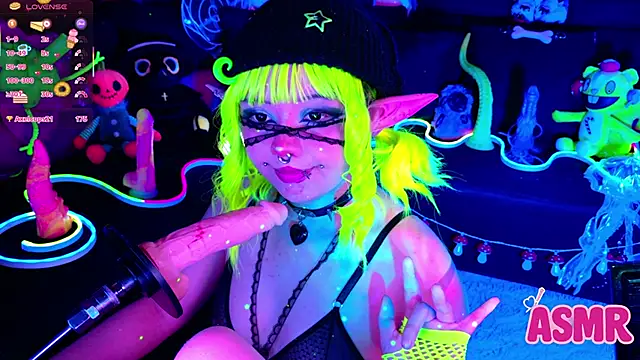 LaytonBox online show from November 7, 4:45 pm