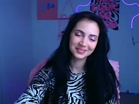Snapshot of Amalia_amor chatting on October 18, 5:21 am Amalia amor online show from October 18, 5:21 am
