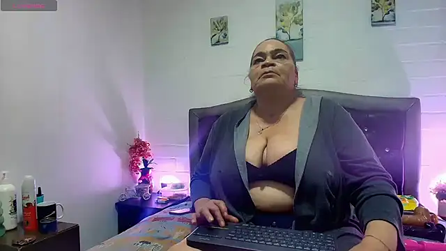 QueenMatturex online show from May 10, 1:02 pm