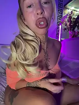 CheekyChels online show from June 1, 6:20 pm