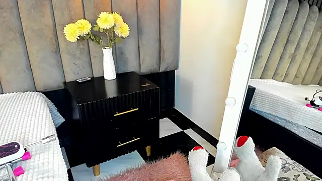 chelsea bolton  online show from November 14, 12:38 pm