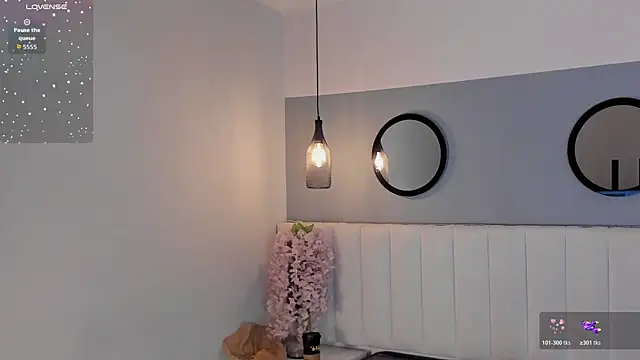 chelsea bolton  online show from March 18, 12:43 pm