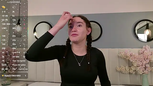 chelsea bolton  online show from July 2, 12:22 pm