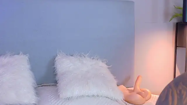 AlynAllen online show from December 1, 7:49 pm