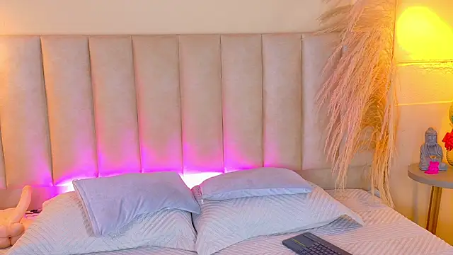 AlynAllen online show from April 20, 7:17 pm