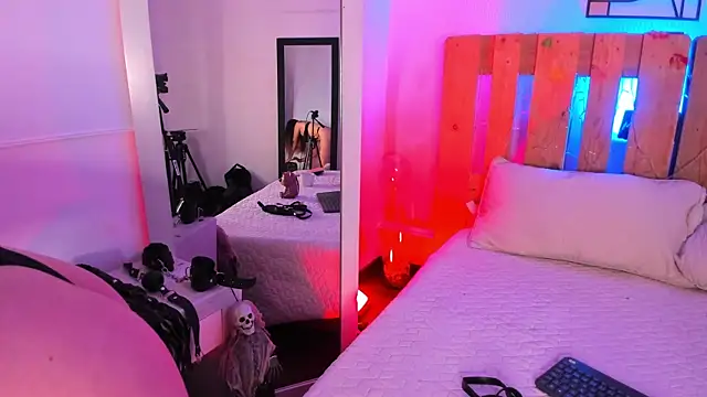 coral jonesss online show from December 22, 4:32 pm