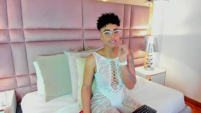 LuciaWallace online show from September 27, 5:14 am