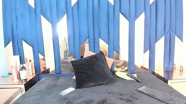 Salmaportman69 online show from December 16, 2:01 pm