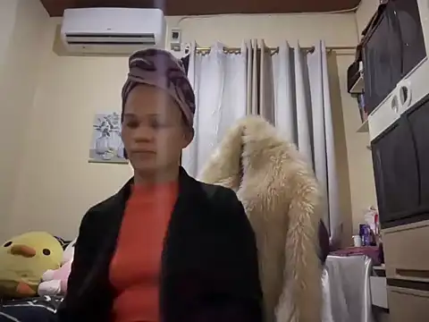 SophiaCourthaway online show from July 4, 10:44 am