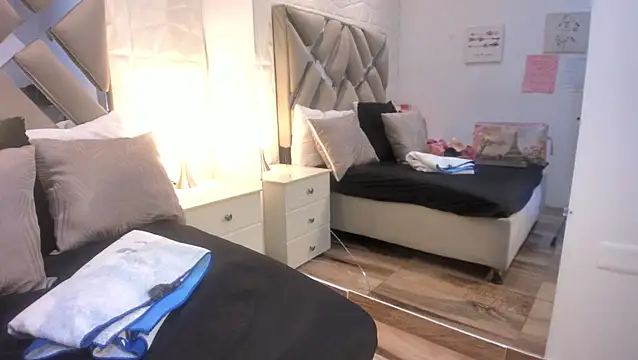 raquell moore online show from February 28, 3:11 pm