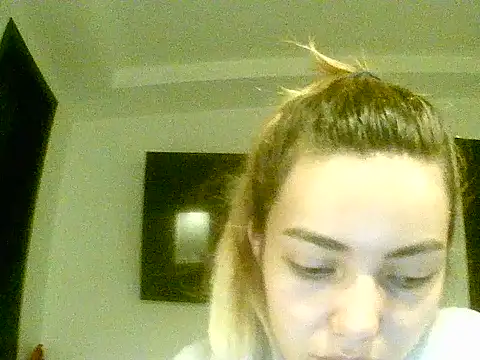 VittoriaTaylor online show from March 22, 1:00 am