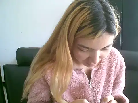 VittoriaTaylor online show from October 25, 4:25 pm