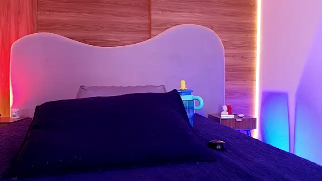 Auroraa miller online show from July 5, 3:35 am