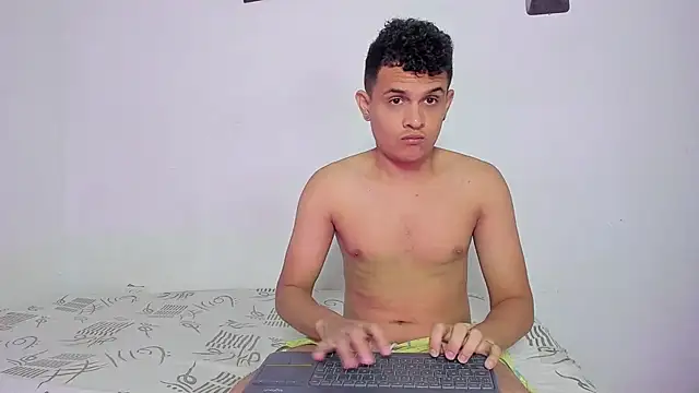 CoupleTwink12 online show from April 17, 9:50 pm