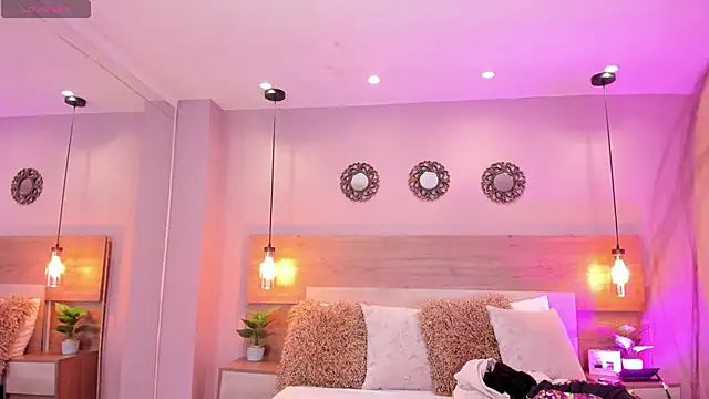 ArianaGolden online show from April 7, 4:31 pm