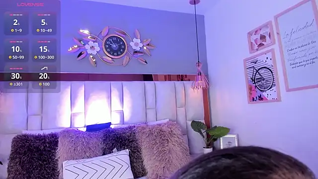 ArianaGolden online show from October 10, 2:55 pm