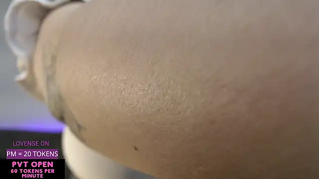 crystalll room online show from April 11, 2:17 am