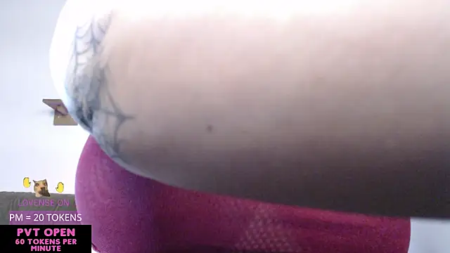 crystalll room online show from May 27, 1:57 am