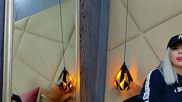 ChloeFrost online show from November 21, 6:04 am